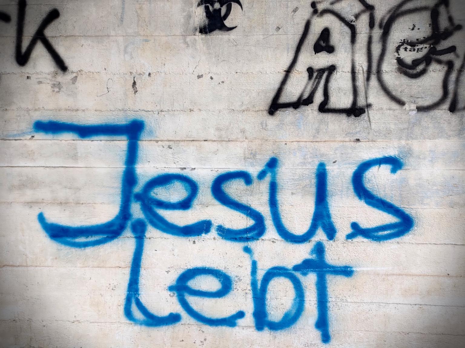 Jesus lebt (c) Christian Schmitt, pfarrbriefservice.de