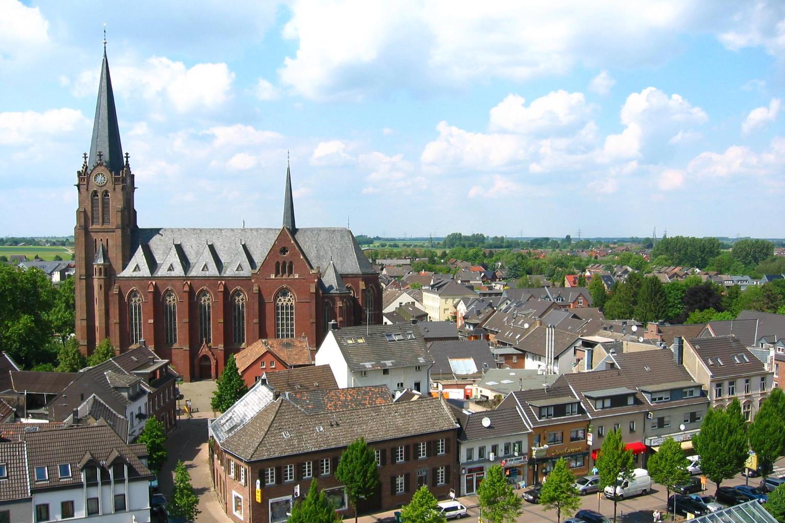 Kirche Jüchen Außenansicht